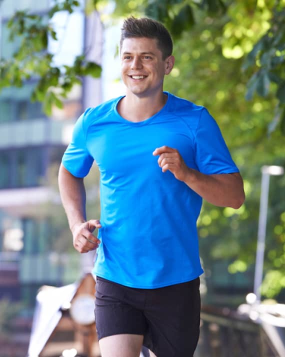 img - man-running-by-river-in-urban-setting